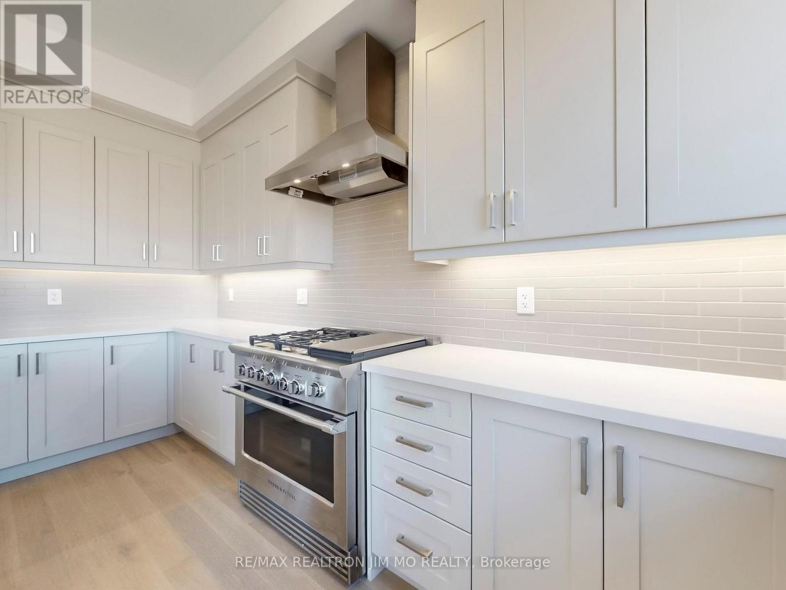 20 Nanhai Avenue, Markham (Angus Glen), Ontario  L6C 3M9 - Photo 11 - N12442028