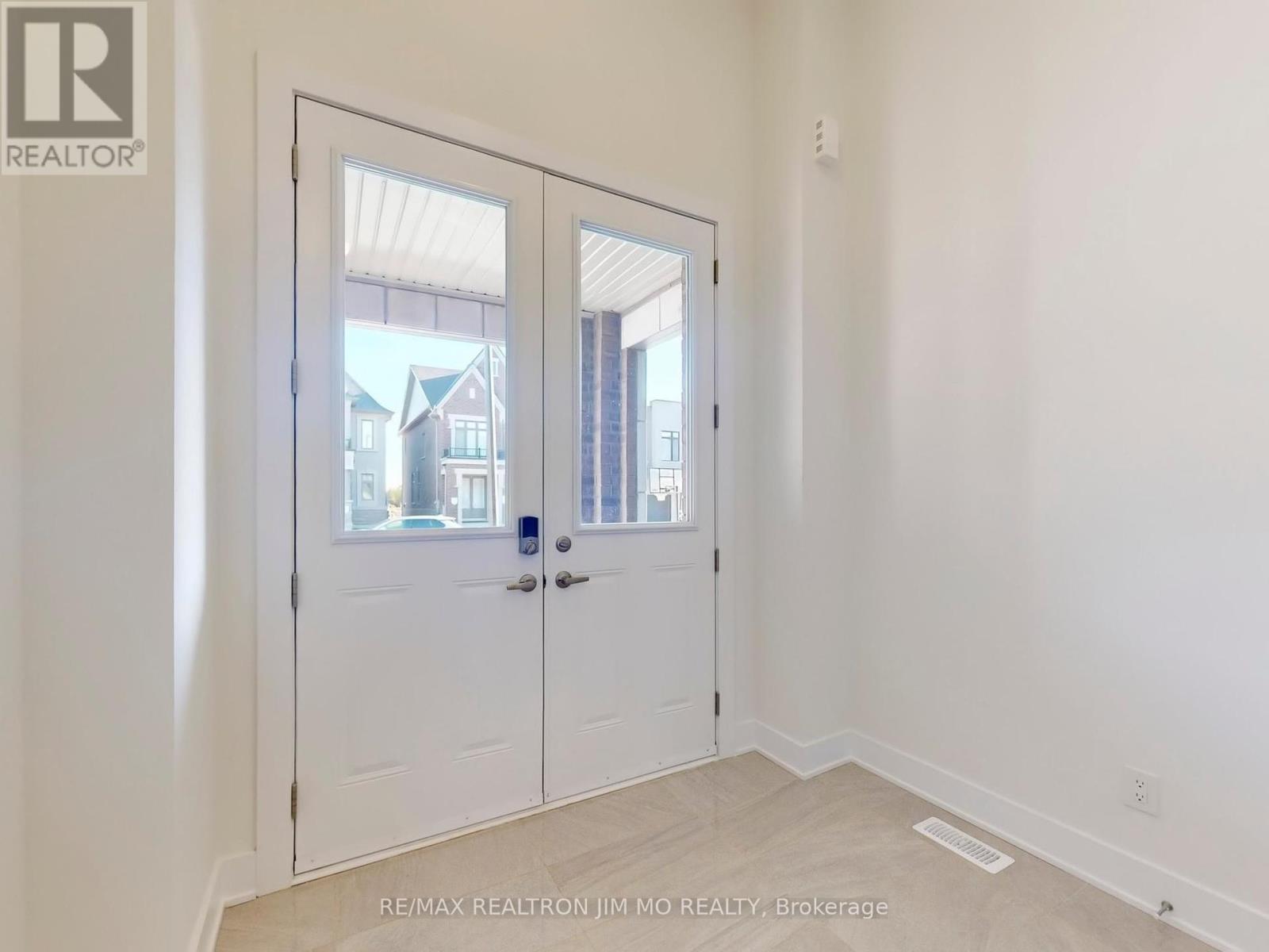 20 Nanhai Avenue, Markham (Angus Glen), Ontario  L6C 3M9 - Photo 3 - N12442028