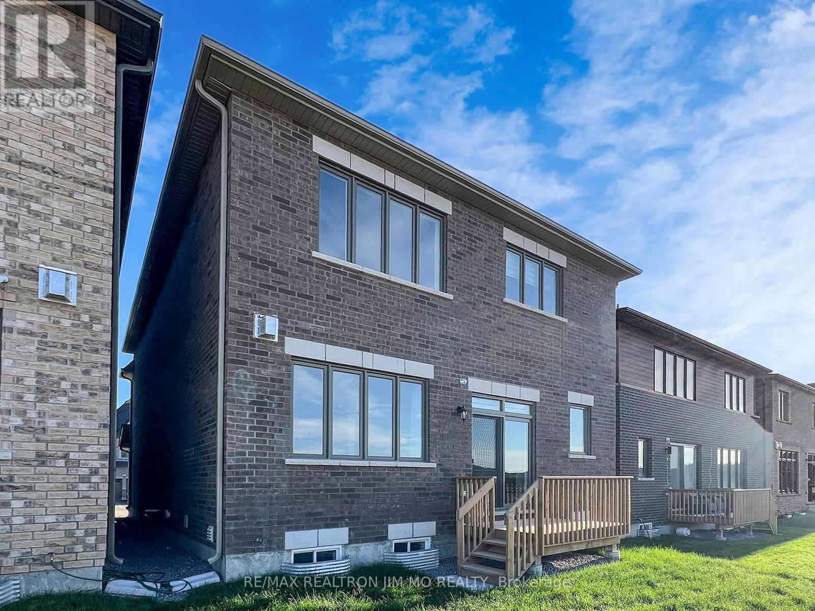 20 Nanhai Avenue, Markham (Angus Glen), Ontario  L6C 3M9 - Photo 32 - N12442028