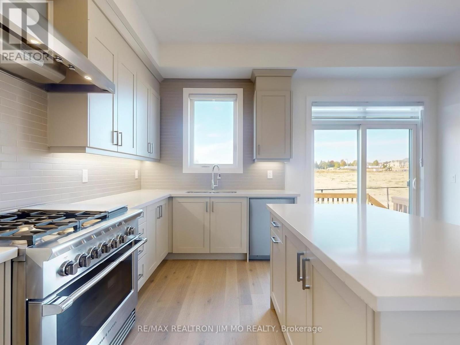 20 Nanhai Avenue, Markham (Angus Glen), Ontario  L6C 3M9 - Photo 8 - N12442028