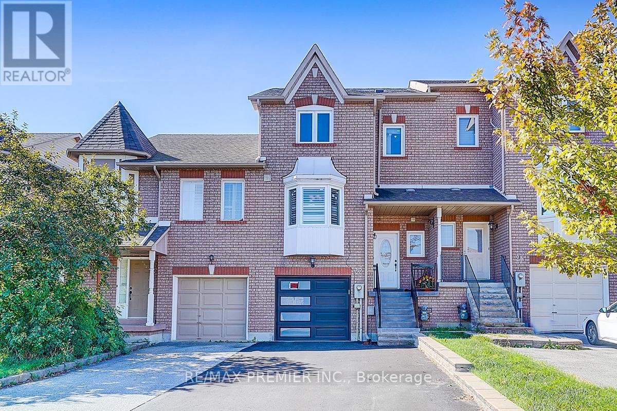 22 Michelle Drive, Vaughan (East Woodbridge), Ontario  L4L 9B8 - Photo 2 - N12442030
