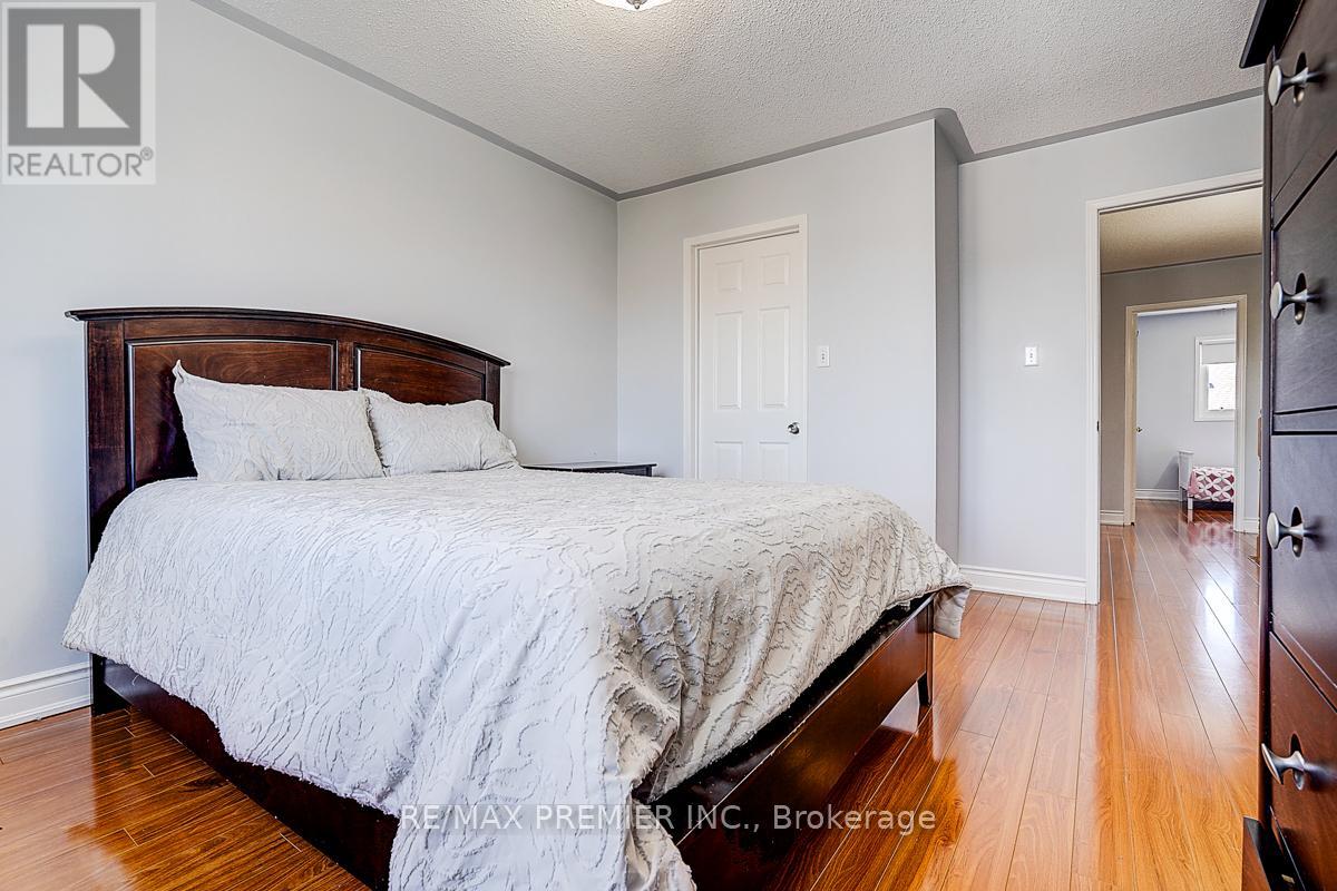 22 Michelle Drive, Vaughan (East Woodbridge), Ontario  L4L 9B8 - Photo 25 - N12442030