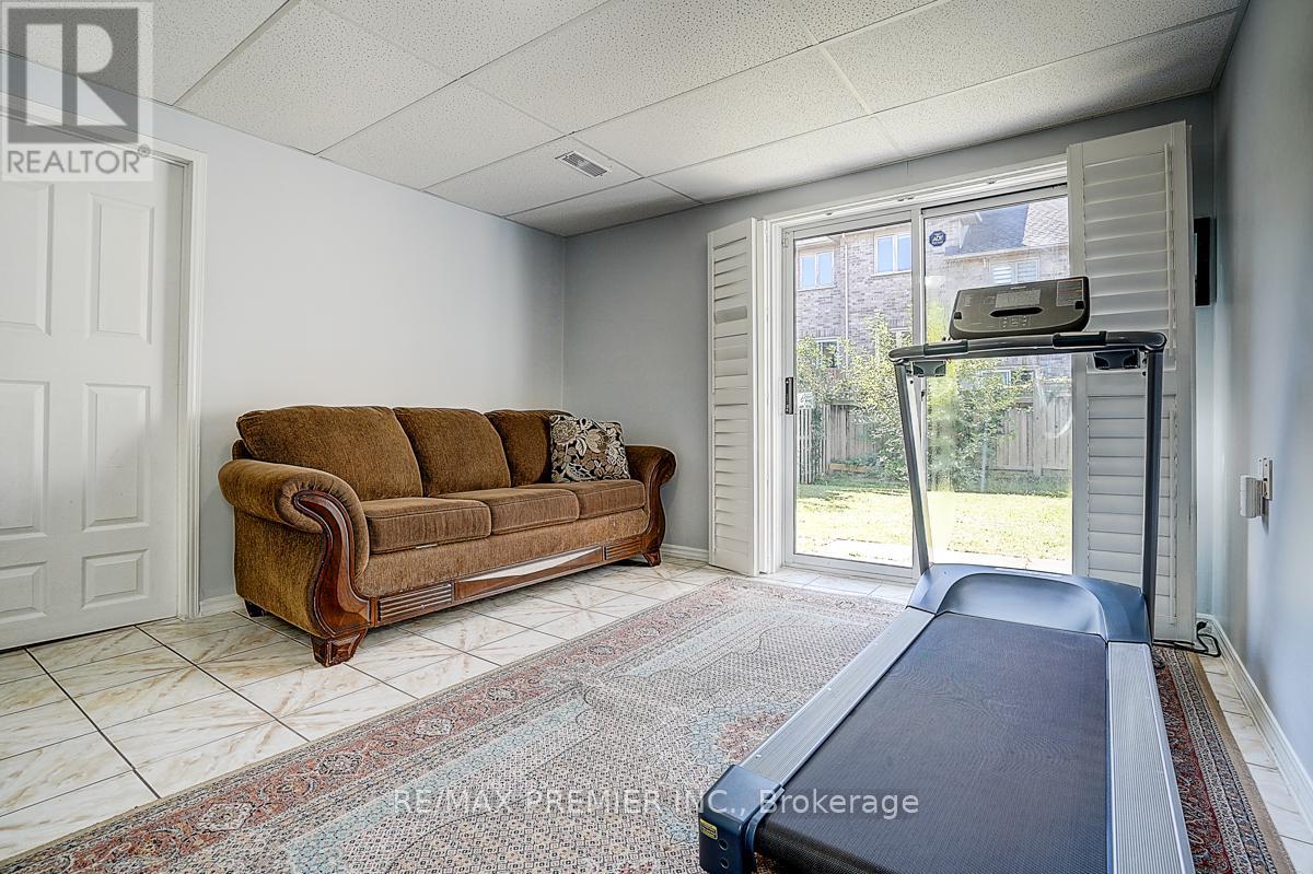 22 Michelle Drive, Vaughan (East Woodbridge), Ontario  L4L 9B8 - Photo 35 - N12442030