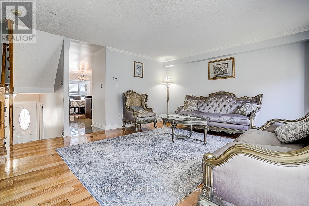 22 Michelle Drive, Vaughan (East Woodbridge), Ontario  L4L 9B8 - Photo 6 - N12442030