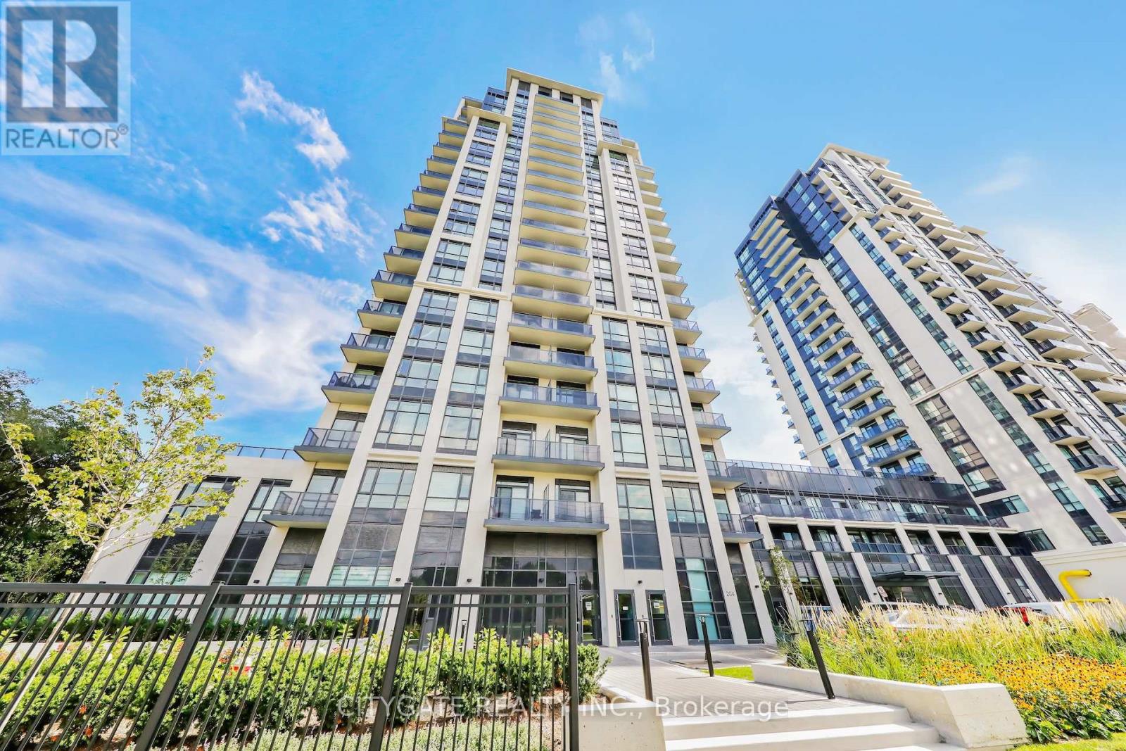 1610 - 202 Burnhamthorpe Road E, Mississauga (City Centre), Ontario  L5A 0B2 - Photo 1 - W12442020
