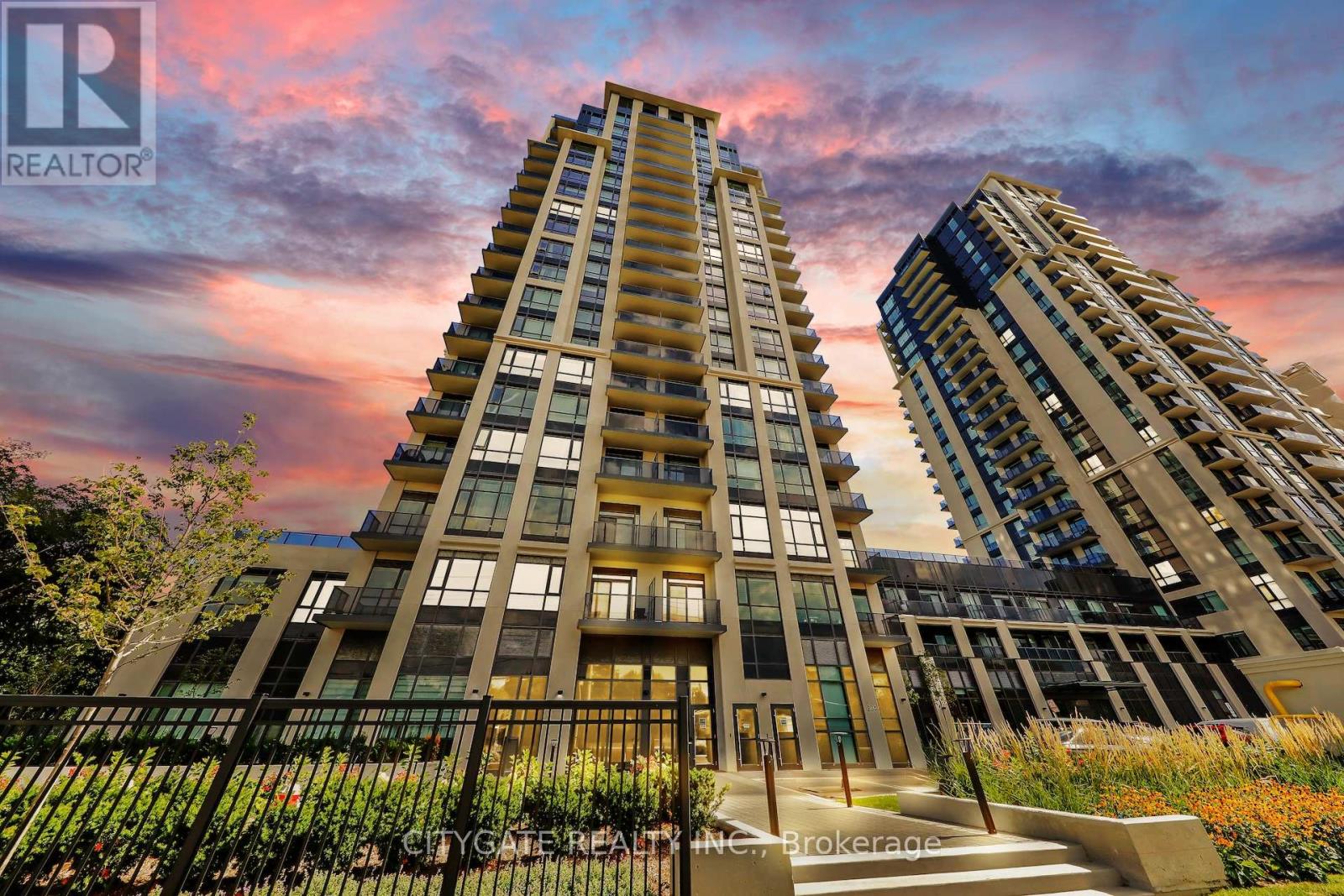 1610 - 202 Burnhamthorpe Road E, Mississauga (City Centre), Ontario  L5A 0B2 - Photo 3 - W12442020