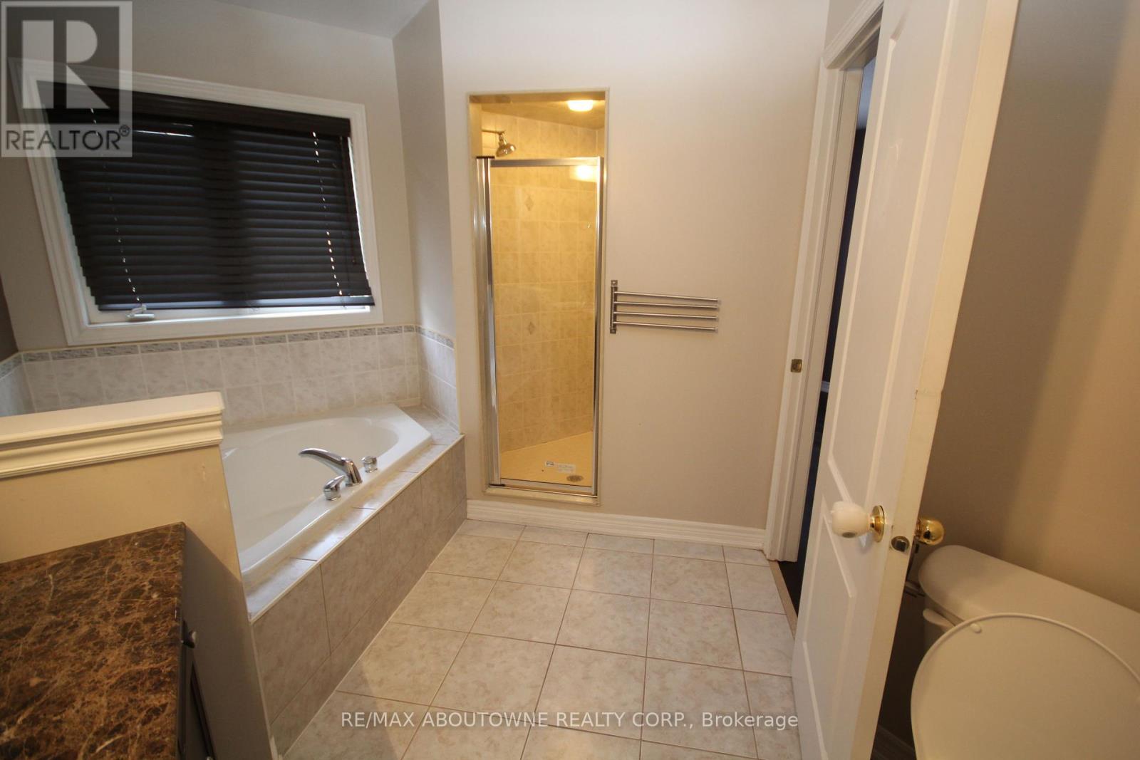 3490 Whilabout Terrace, Oakville, Ontario  L6L 6X6 - Photo 15 - W12442021