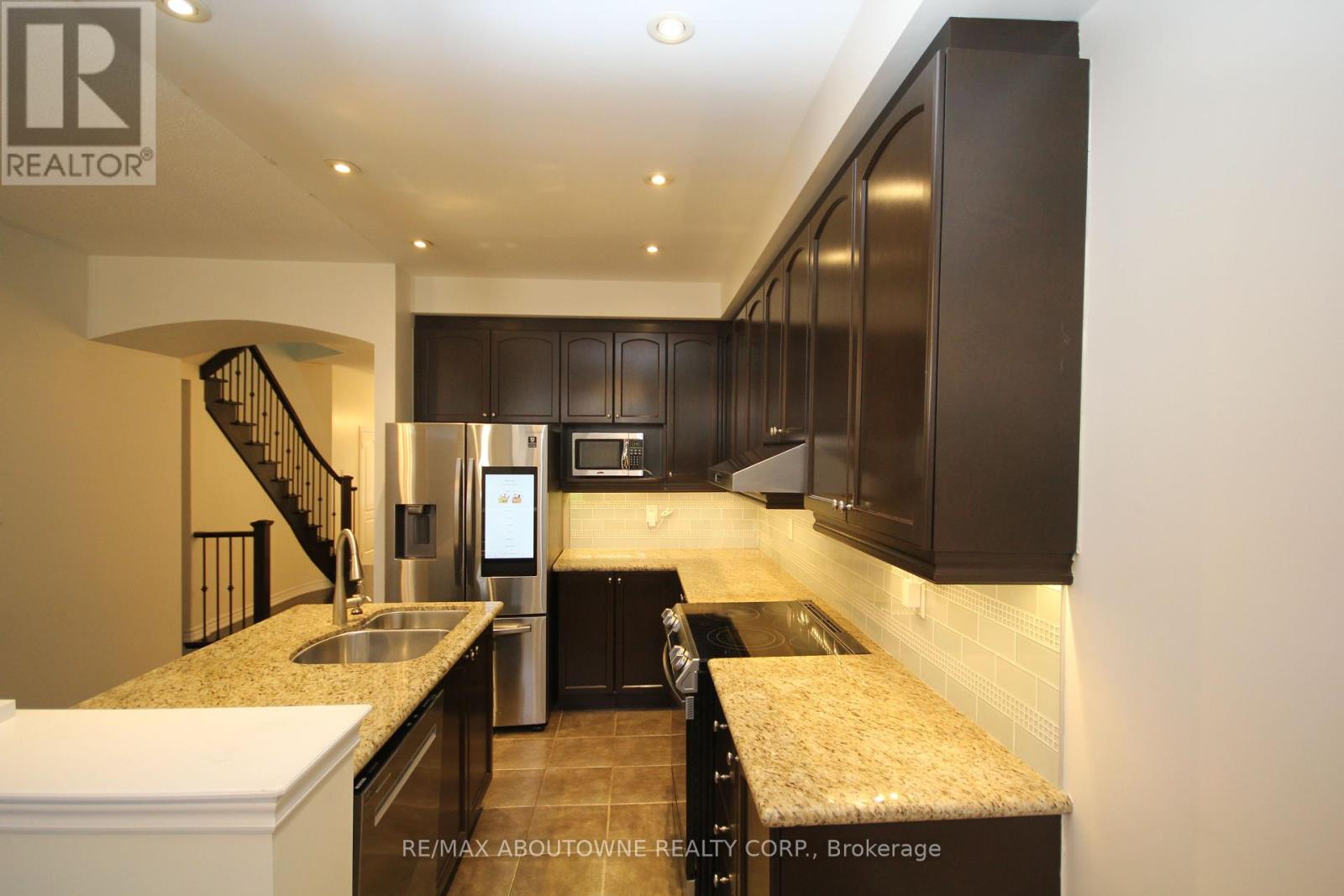 3490 Whilabout Terrace, Oakville, Ontario  L6L 6X6 - Photo 3 - W12442021