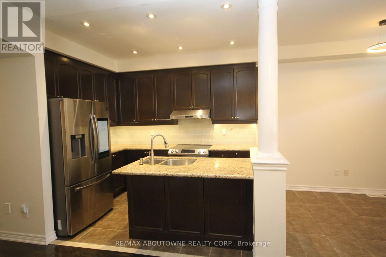 3490 Whilabout Terrace, Oakville, Ontario  L6L 6X6 - Photo 4 - W12442021