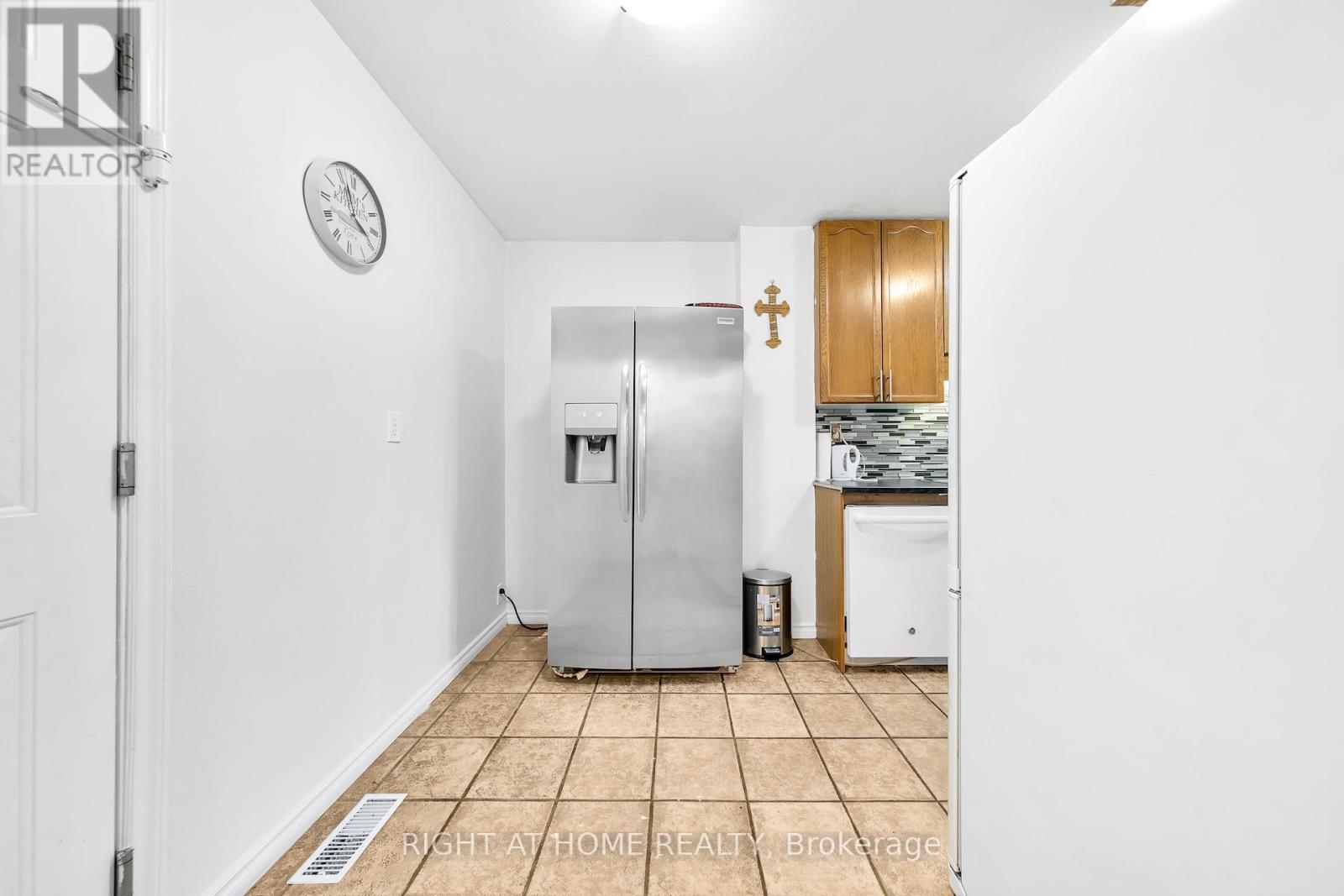 6 - 1460 Garth Street W, Hamilton (Falkirk), Ontario  L9B 1R6 - Photo 12 - X12442025