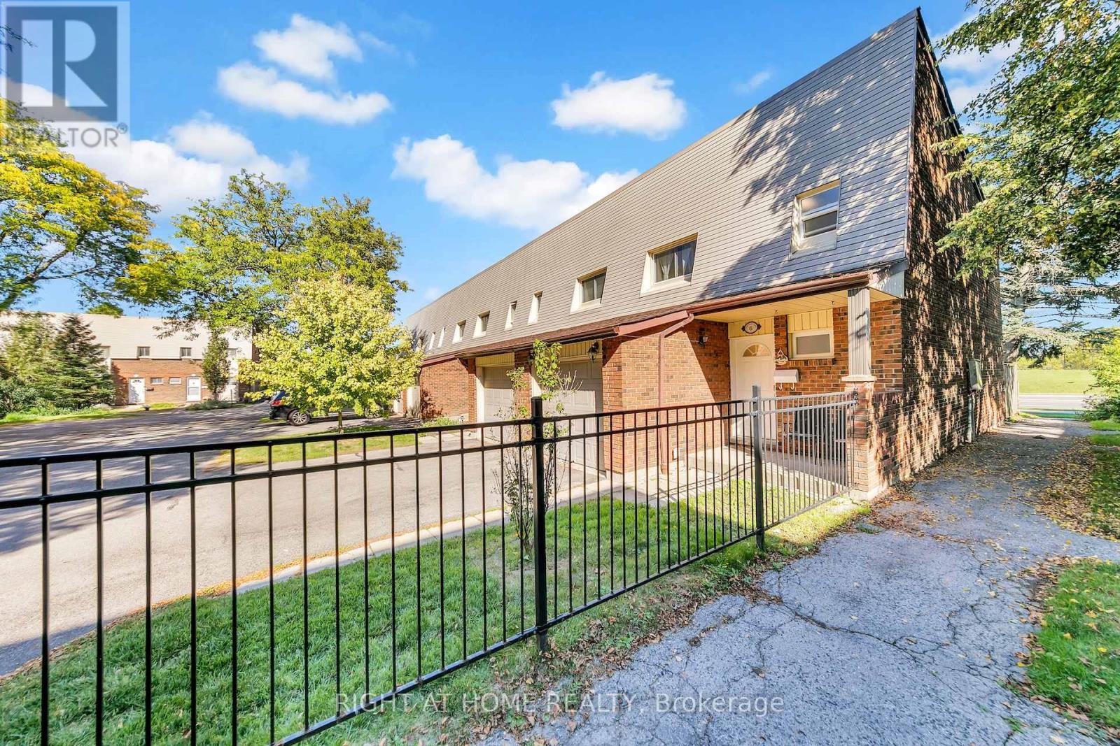 6 - 1460 Garth Street W, Hamilton (Falkirk), Ontario  L9B 1R6 - Photo 2 - X12442025