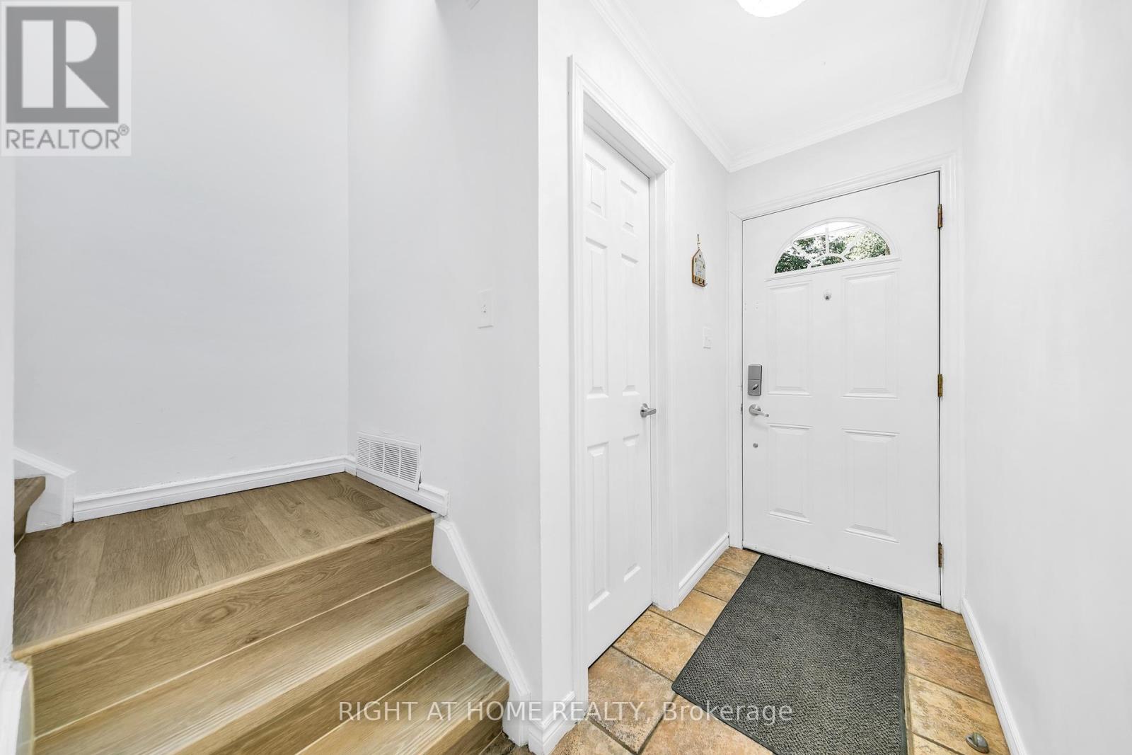 6 - 1460 Garth Street W, Hamilton (Falkirk), Ontario  L9B 1R6 - Photo 3 - X12442025