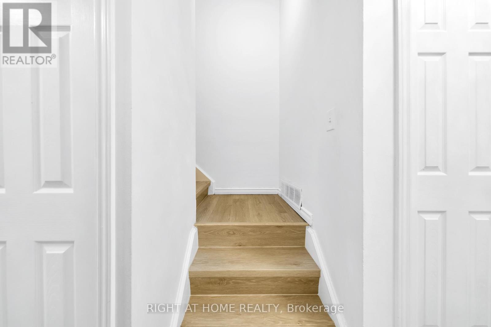 6 - 1460 Garth Street W, Hamilton (Falkirk), Ontario  L9B 1R6 - Photo 5 - X12442025