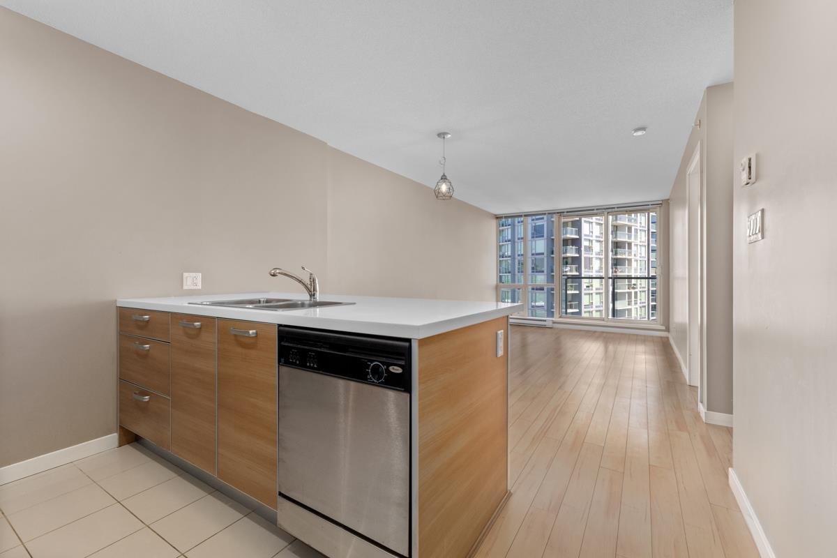 3003 9981 Whalley Boulevard, Surrey, British Columbia  V3T 0G6 - Photo 3 - R3054721