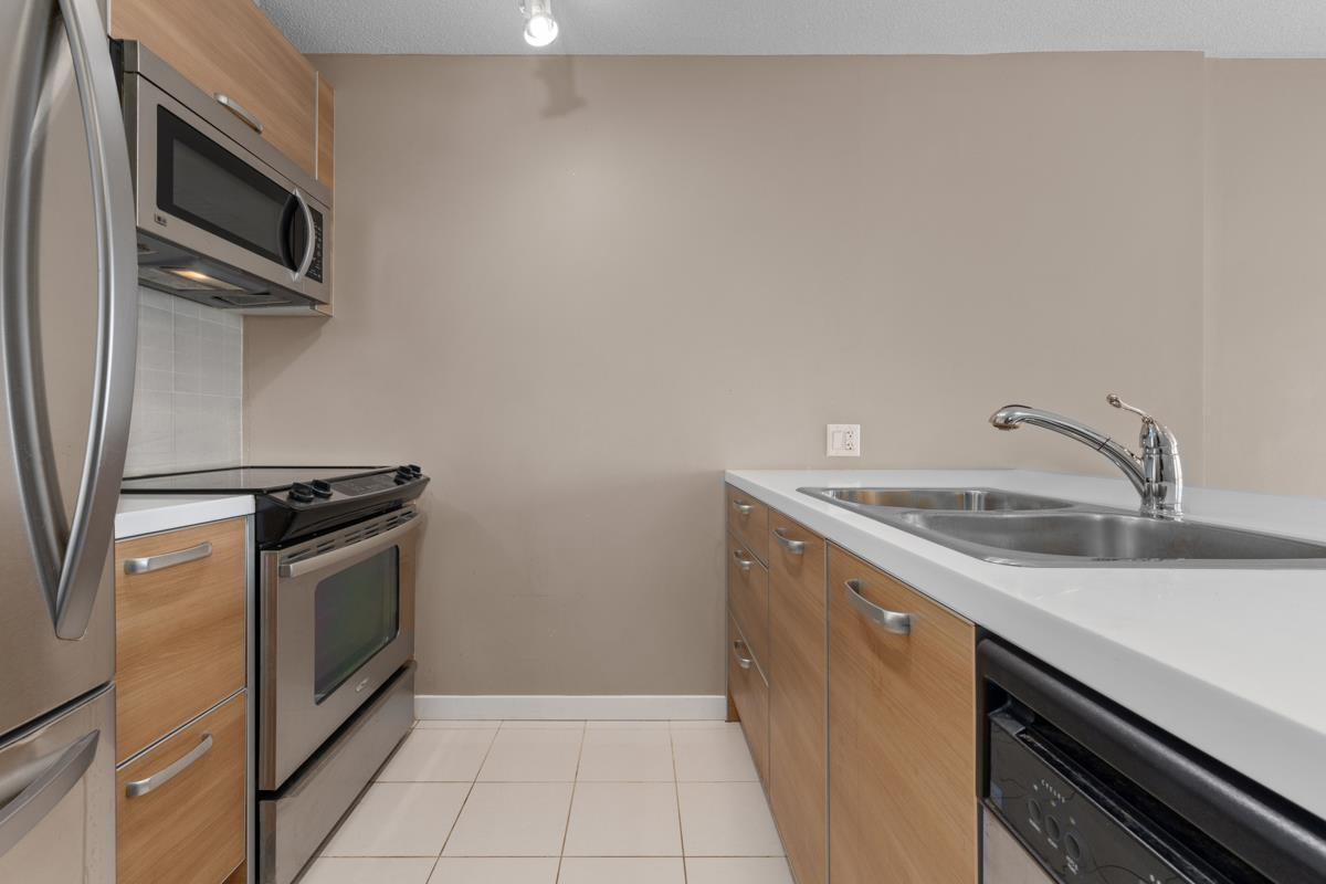 3003 9981 Whalley Boulevard, Surrey, British Columbia  V3T 0G6 - Photo 4 - R3054721