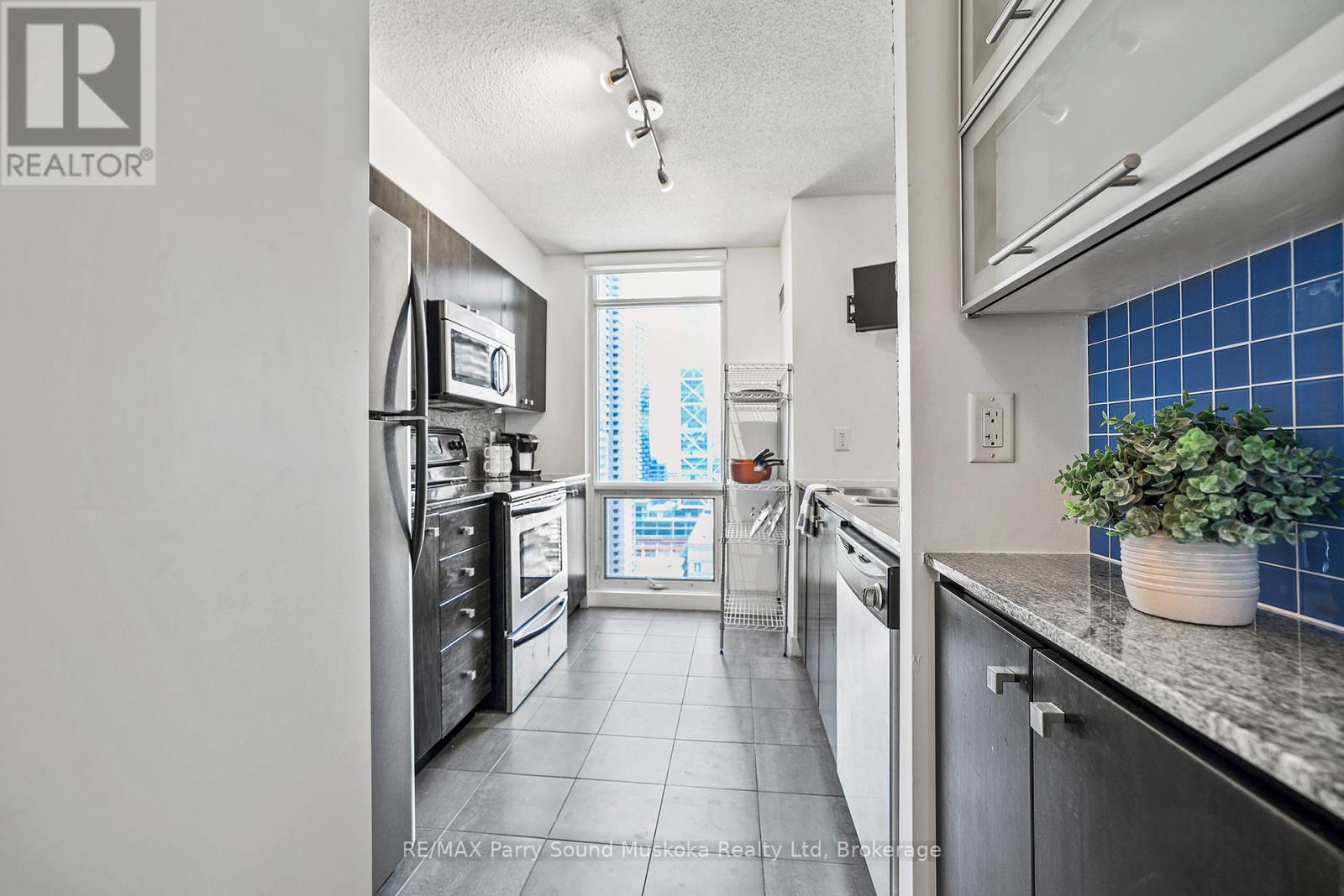 11 Brunel Court, Toronto, Ontario  M5V 3Y3 - Photo 11 - C12435208