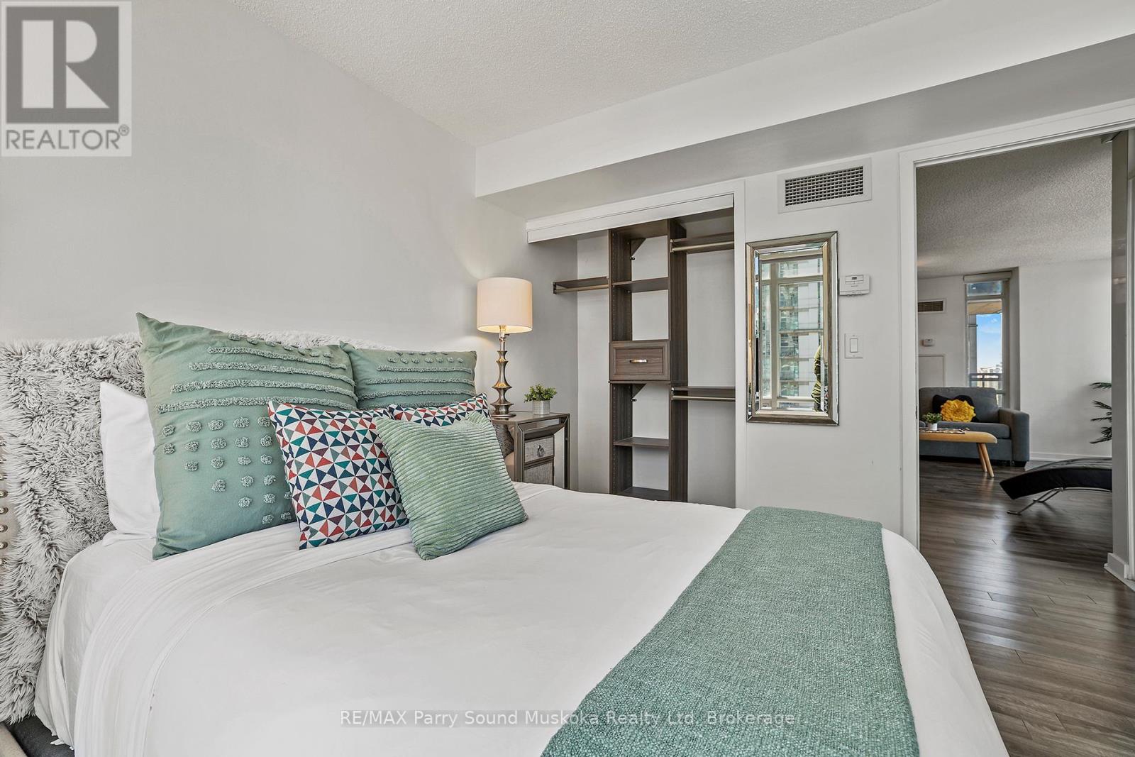 11 Brunel Court, Toronto, Ontario  M5V 3Y3 - Photo 14 - C12435208