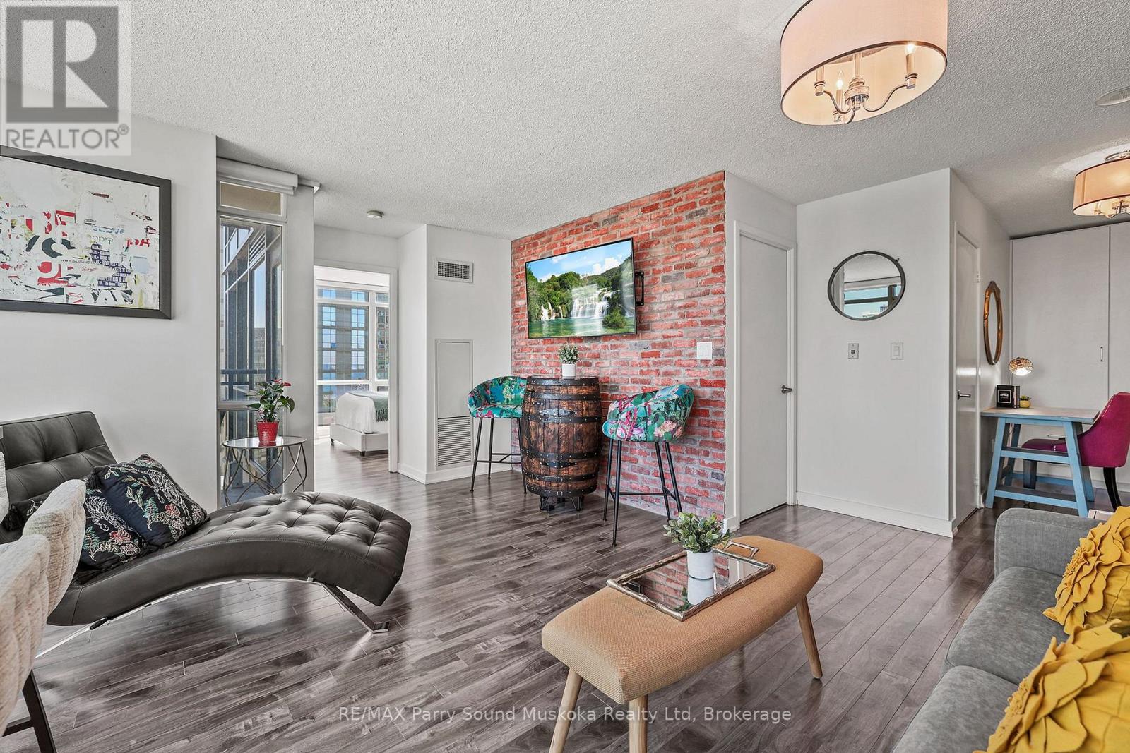 11 Brunel Court, Toronto, Ontario  M5V 3Y3 - Photo 4 - C12435208
