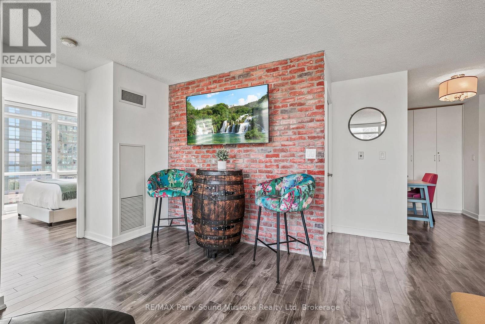 11 Brunel Court, Toronto, Ontario  M5V 3Y3 - Photo 5 - C12435208