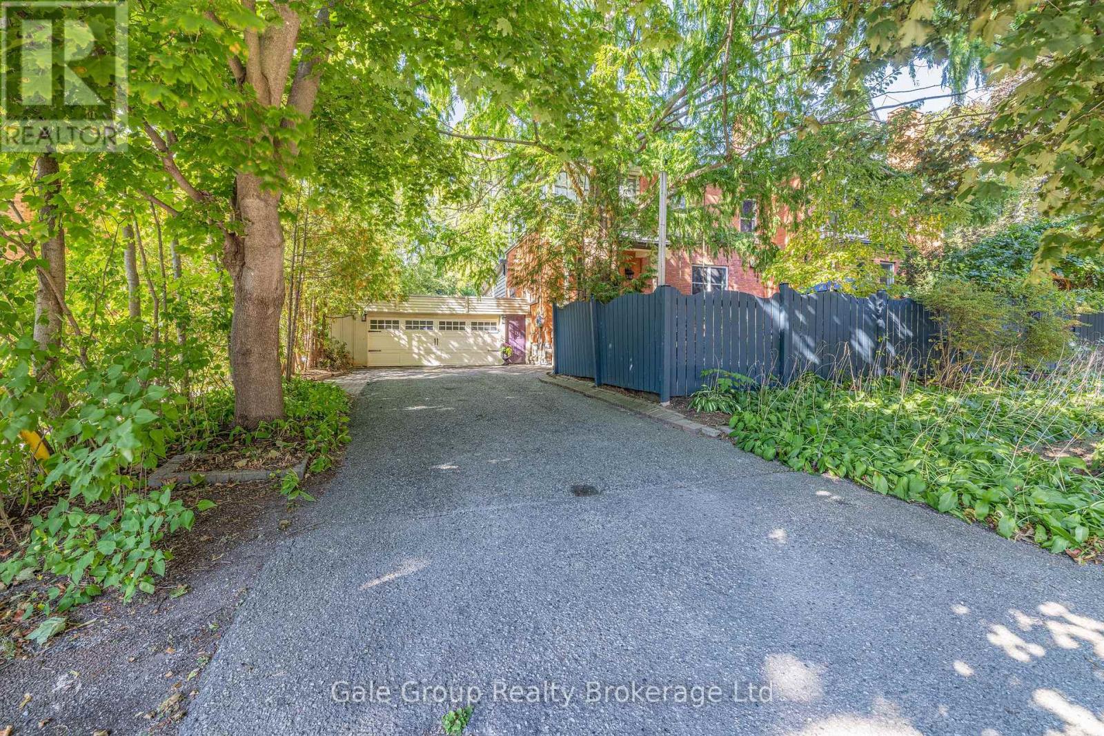 105 Vansittart Avenue, Woodstock, Ontario  N4S 6E5 - Photo 12 - X12442097