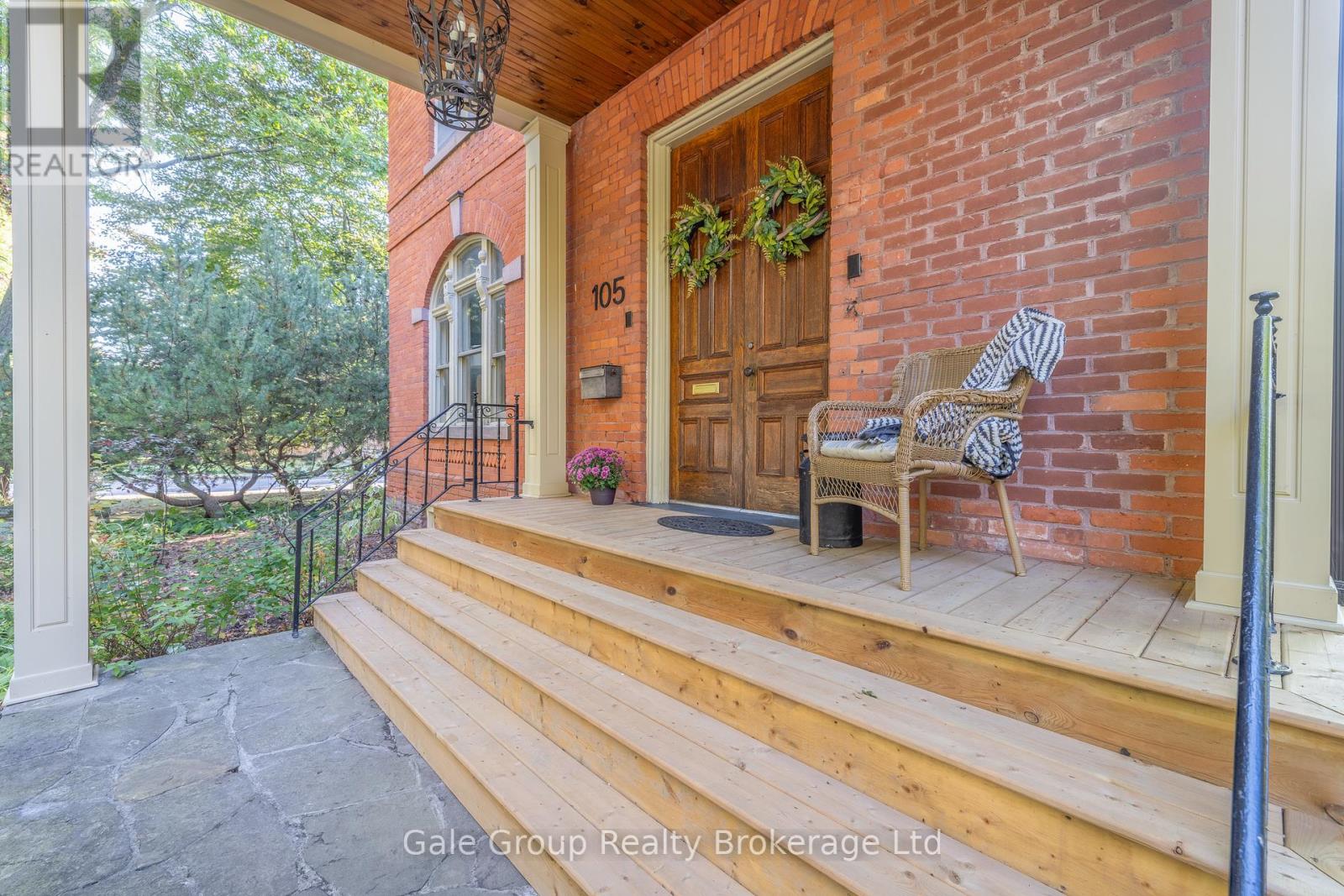105 Vansittart Avenue, Woodstock, Ontario  N4S 6E5 - Photo 3 - X12442097