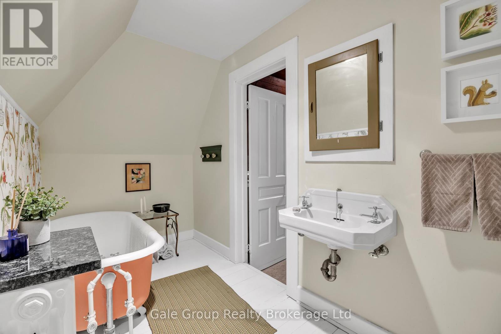 105 Vansittart Avenue, Woodstock, Ontario  N4S 6E5 - Photo 44 - X12442097