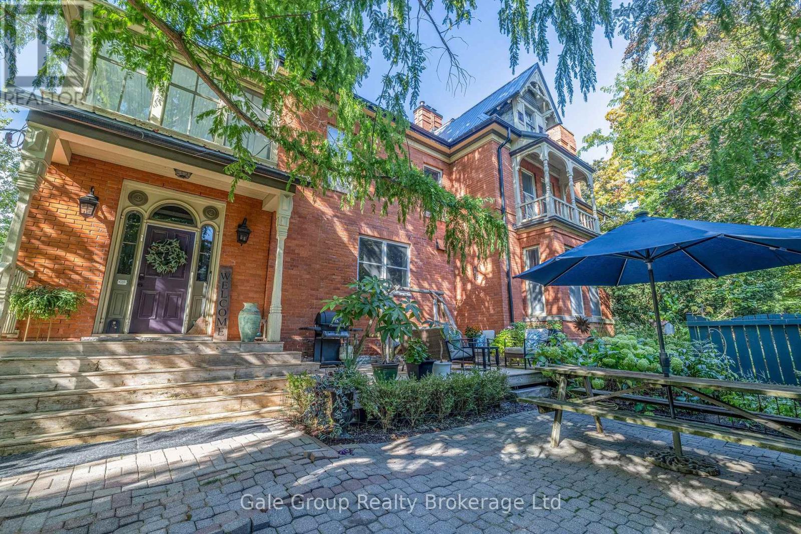 105 Vansittart Avenue, Woodstock, Ontario  N4S 6E5 - Photo 5 - X12442097