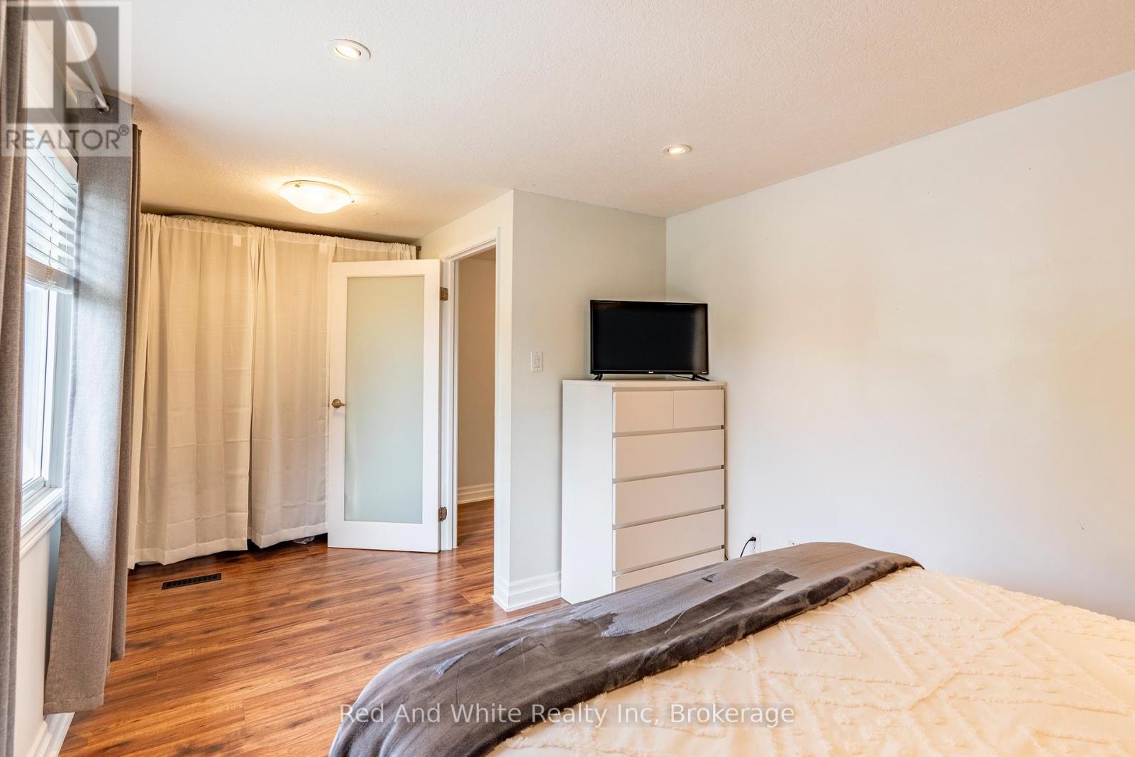 3 - 255 Northlake Drive, Waterloo, Ontario  N2V 1Z2 - Photo 15 - X12442100