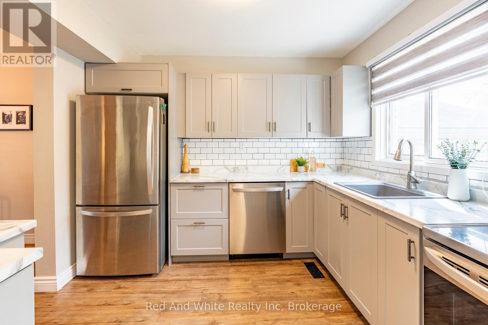 3 - 255 Northlake Drive, Waterloo, Ontario  N2V 1Z2 - Photo 5 - X12442100