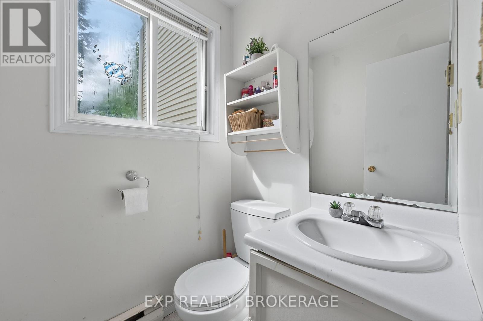 122 Birch Street, Gananoque, Ontario  K7G 2T4 - Photo 6 - X12442074