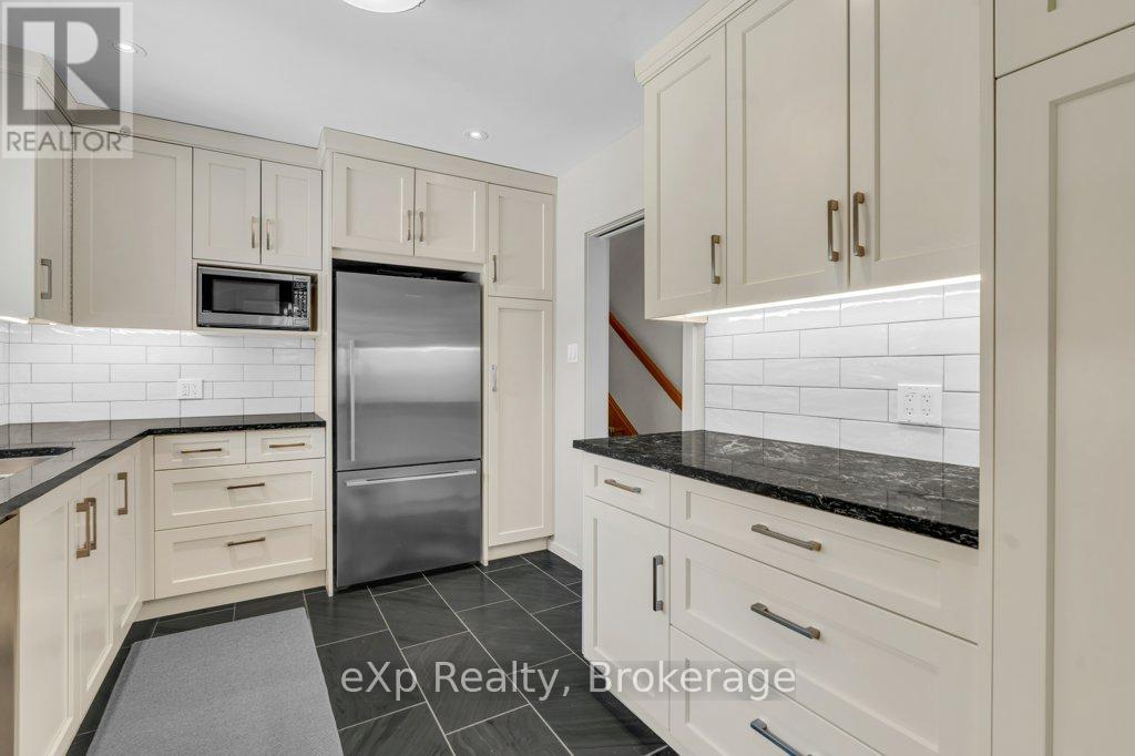 18 Colborn Street, Guelph, Ontario  N1G 2M5 - Photo 10 - X12442113