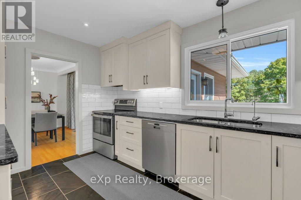 18 Colborn Street, Guelph, Ontario  N1G 2M5 - Photo 11 - X12442113