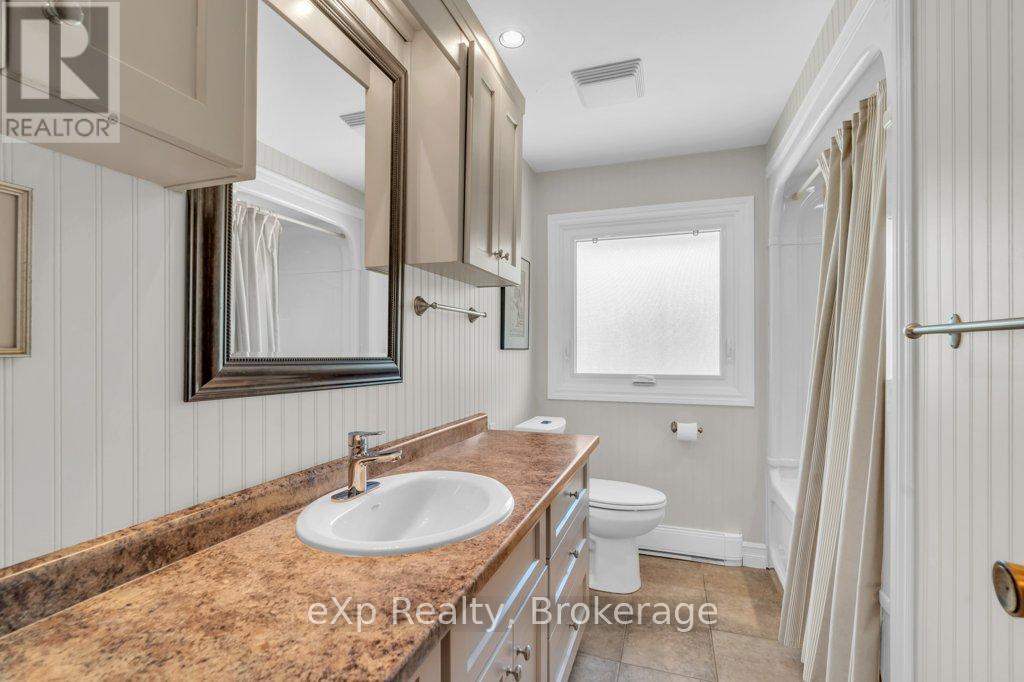 18 Colborn Street, Guelph, Ontario  N1G 2M5 - Photo 21 - X12442113
