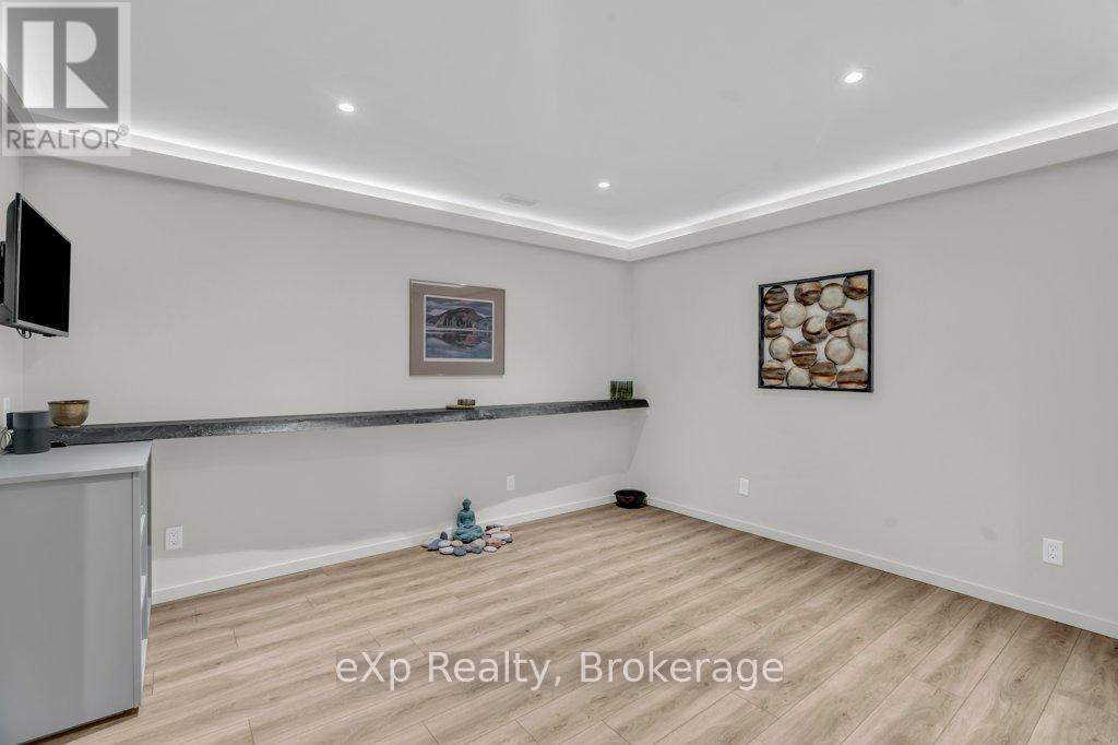 18 Colborn Street, Guelph, Ontario  N1G 2M5 - Photo 31 - X12442113