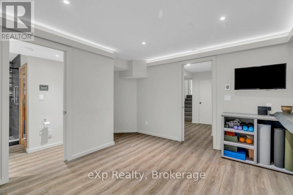 18 Colborn Street, Guelph, Ontario  N1G 2M5 - Photo 32 - X12442113