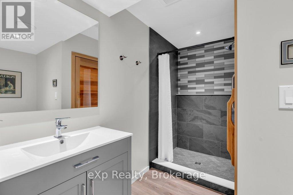 18 Colborn Street, Guelph, Ontario  N1G 2M5 - Photo 33 - X12442113