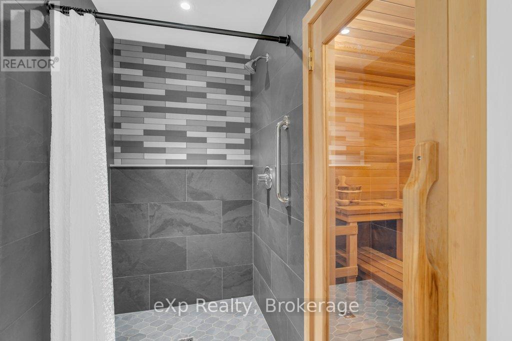 18 Colborn Street, Guelph, Ontario  N1G 2M5 - Photo 34 - X12442113