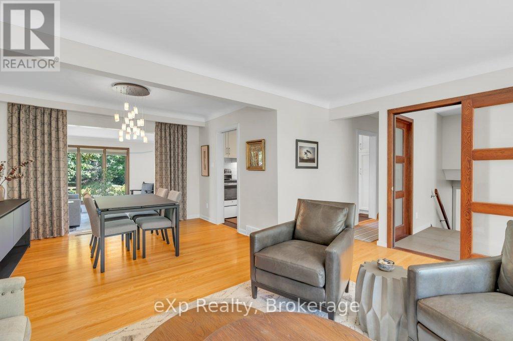18 Colborn Street, Guelph, Ontario  N1G 2M5 - Photo 5 - X12442113