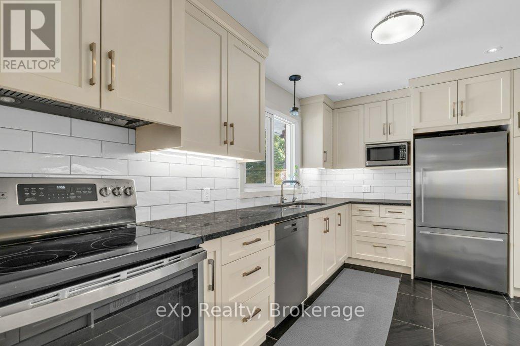 18 Colborn Street, Guelph, Ontario  N1G 2M5 - Photo 9 - X12442113