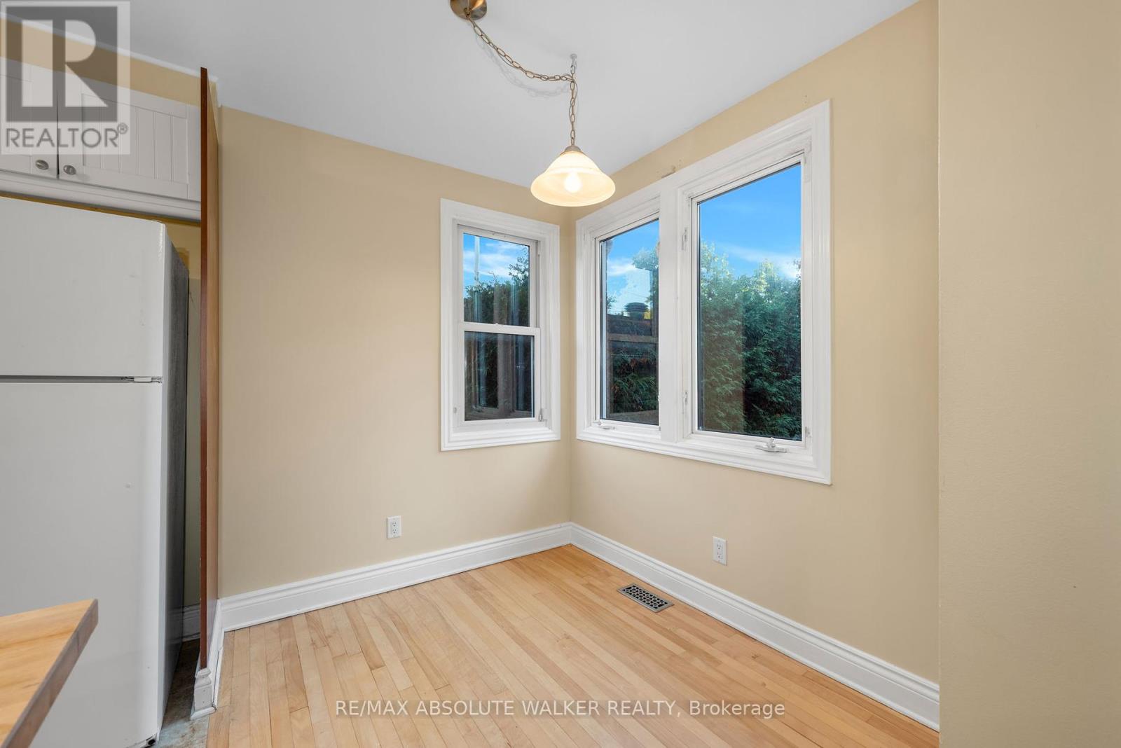 899 Maplewood Avenue, Ottawa, Ontario  K2B 5V6 - Photo 13 - X12418364