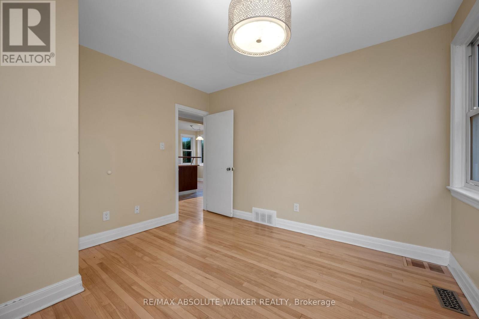 899 Maplewood Avenue, Ottawa, Ontario  K2B 5V6 - Photo 16 - X12418364