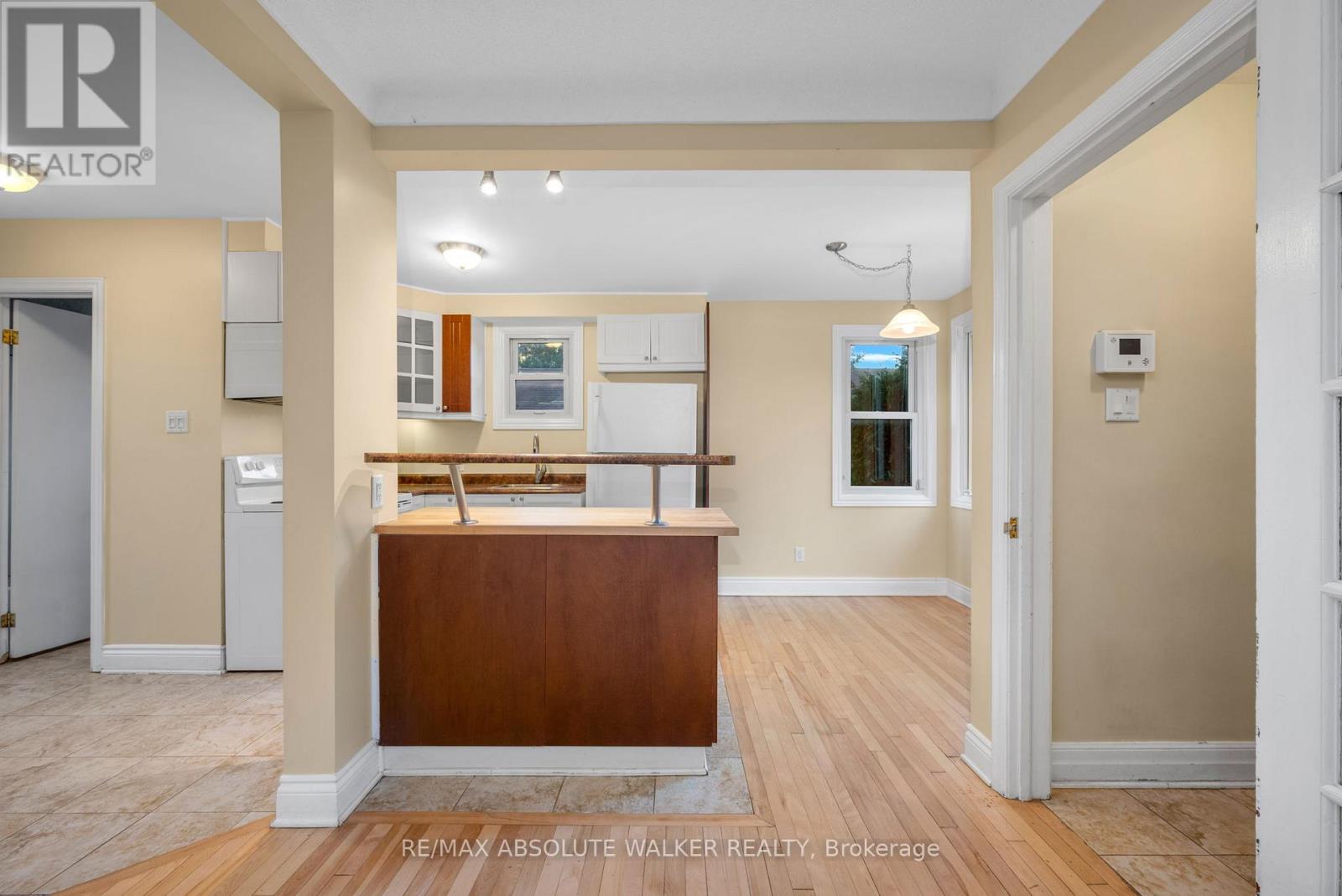 899 Maplewood Avenue, Ottawa, Ontario  K2B 5V6 - Photo 10 - X12418364