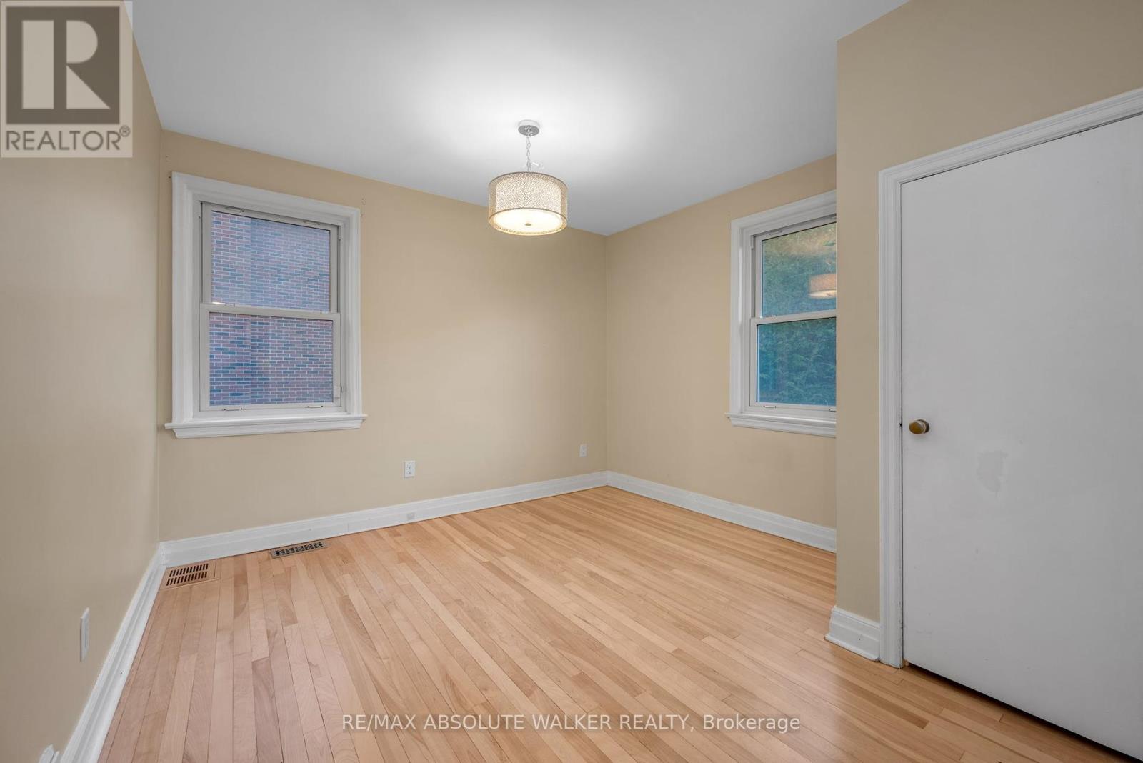 899 Maplewood Avenue, Ottawa, Ontario  K2B 5V6 - Photo 14 - X12418364