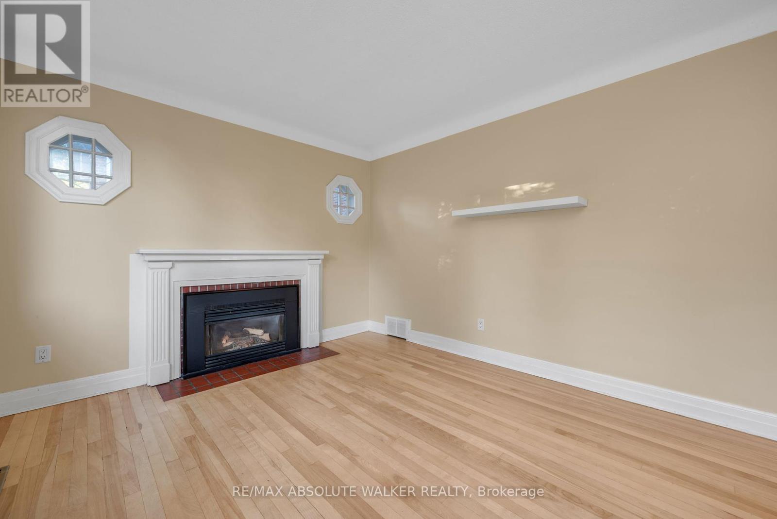 899 Maplewood Avenue, Ottawa, Ontario  K2B 5V6 - Photo 4 - X12418364