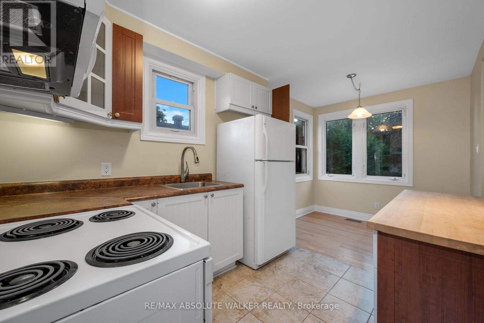 899 Maplewood Avenue, Ottawa, Ontario  K2B 5V6 - Photo 12 - X12418364