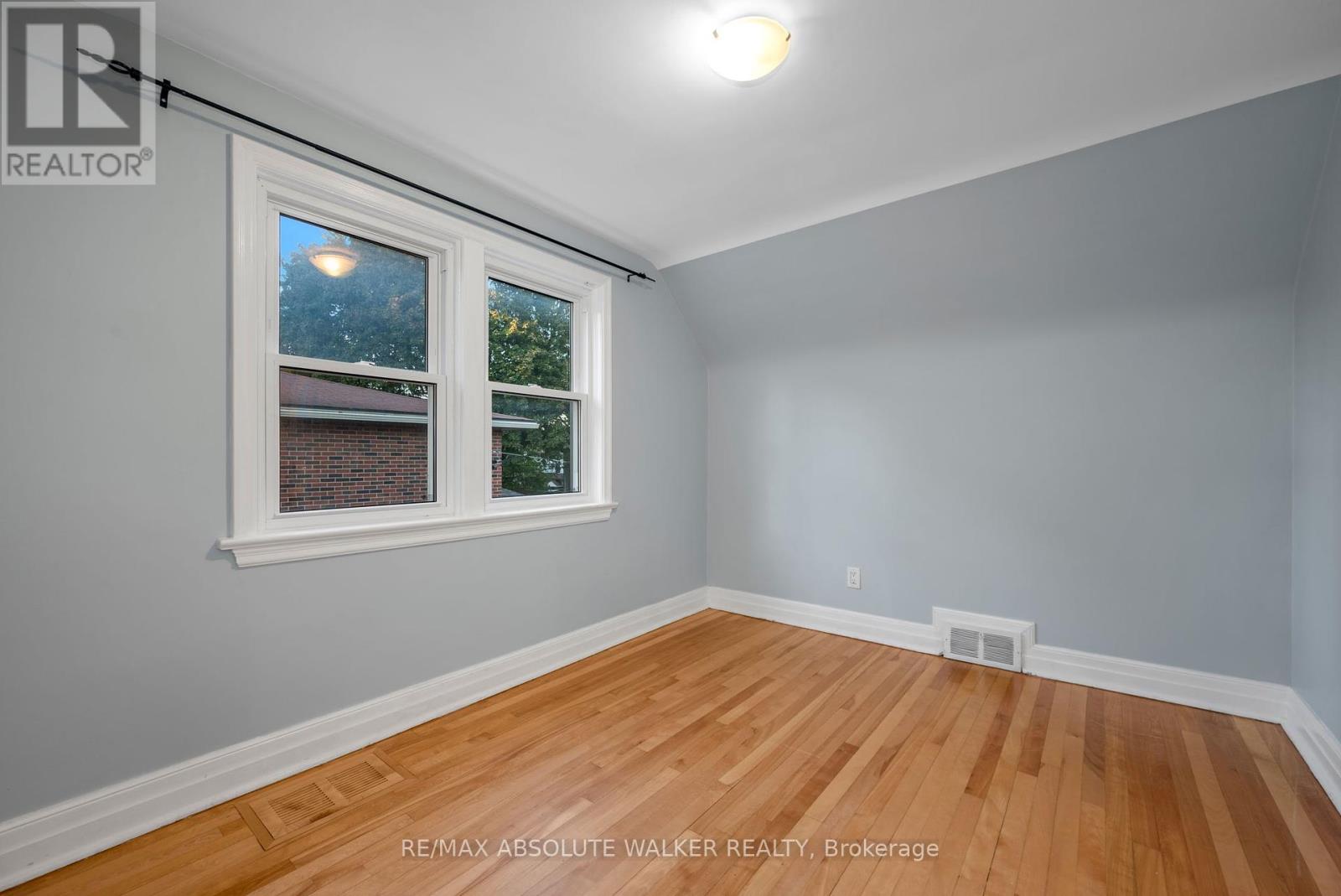 899 Maplewood Avenue, Ottawa, Ontario  K2B 5V6 - Photo 19 - X12418364