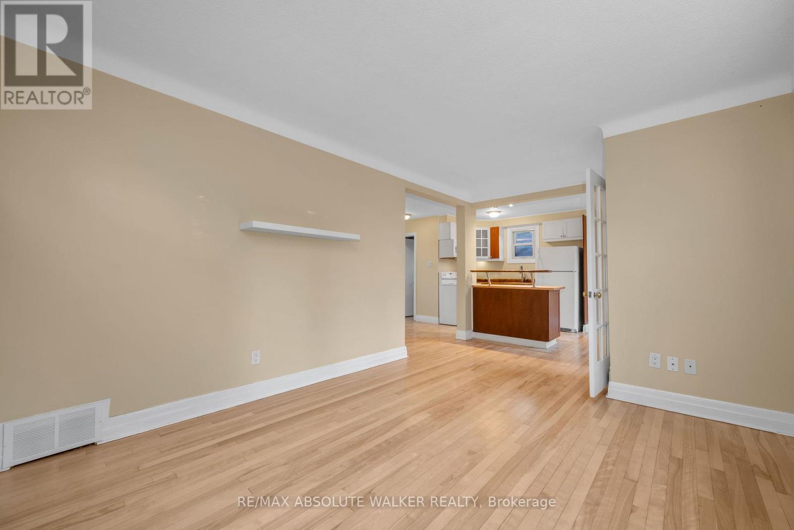 899 Maplewood Avenue, Ottawa, Ontario  K2B 5V6 - Photo 7 - X12418364