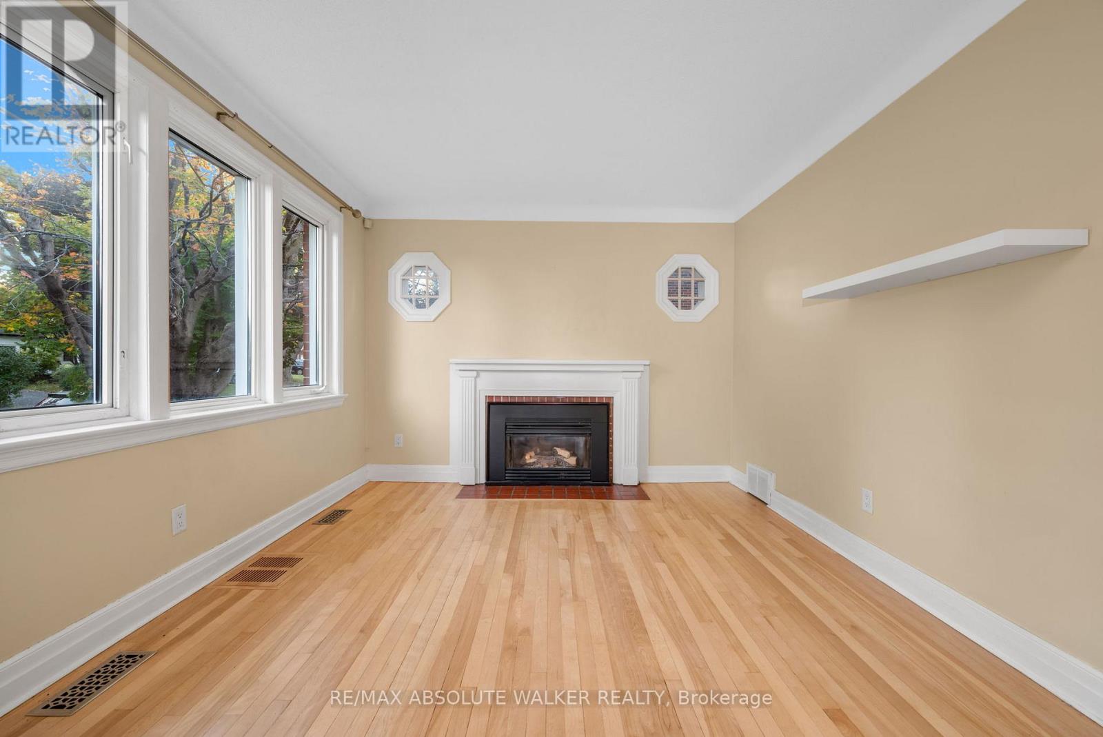 899 Maplewood Avenue, Ottawa, Ontario  K2B 5V6 - Photo 5 - X12418364