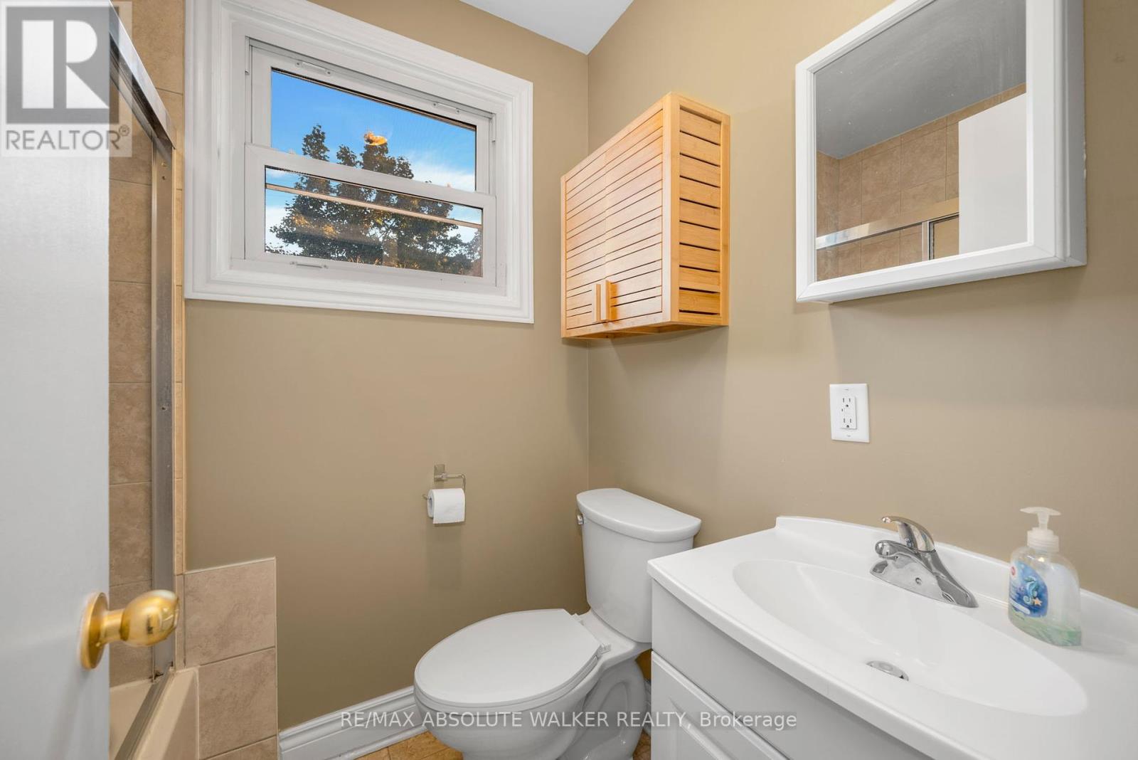 899 Maplewood Avenue, Ottawa, Ontario  K2B 5V6 - Photo 20 - X12418364