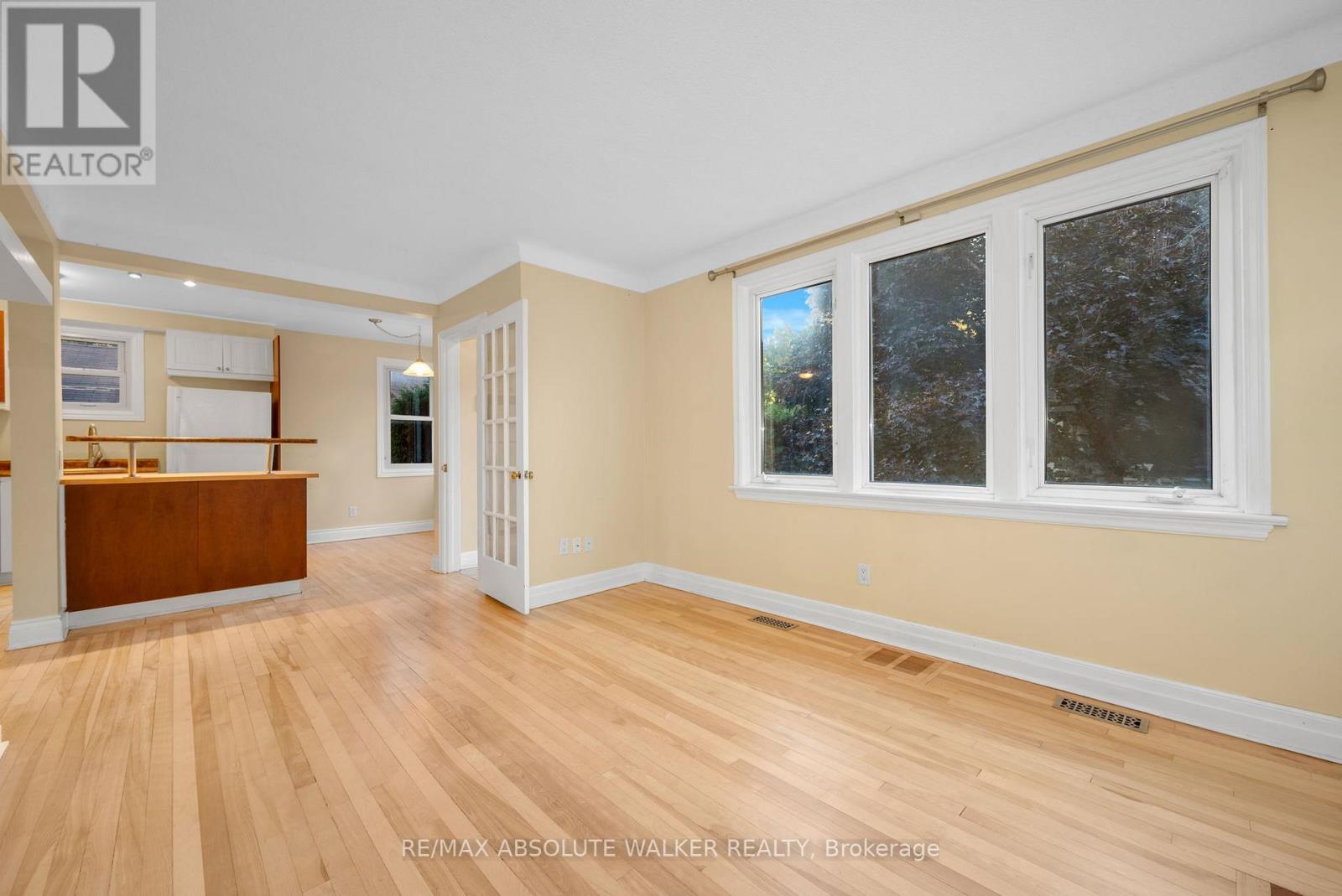 899 Maplewood Avenue, Ottawa, Ontario  K2B 5V6 - Photo 6 - X12418364